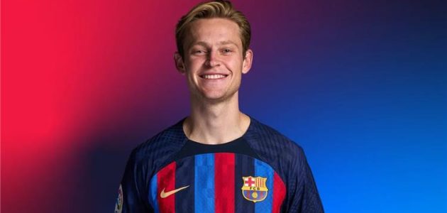 دي يونج يحسم مصيره مع برشلونة