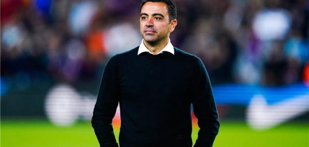 تشافي يوضح آخر تطورات ملف تجديد عقده مع برشلونة